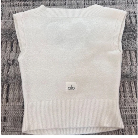 Alo Snuggle up Sweater Short Sleeve Size Small Ivory body skimming crop fit - Picture 3 of 8